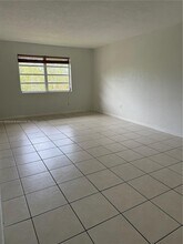 13900 Lake Placid Ct in Miami Lakes, FL - Building Photo - Building Photo