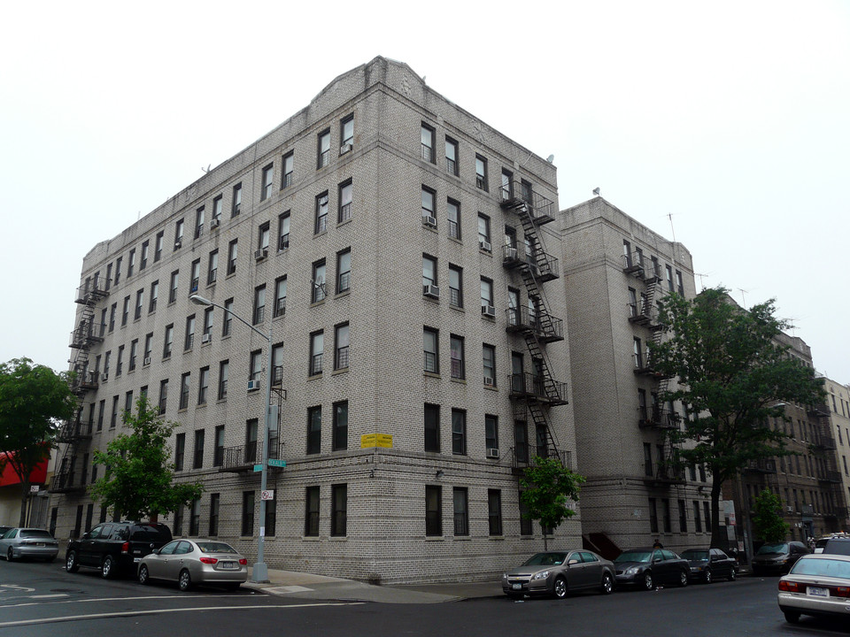 3569 Dekalb Ave in Bronx, NY - Foto de edificio