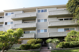 Venice Beach Atrium in Venice, CA - Building Photo - Building Photo