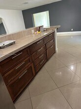 305 SW 7th St in Hallandale Beach, FL - Foto de edificio - Building Photo