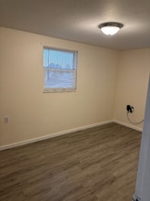 90 W Cowles St in Englewood, FL - Foto de edificio - Building Photo