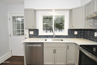 49 Delafield Dr in Colonie, NY - Building Photo - Building Photo