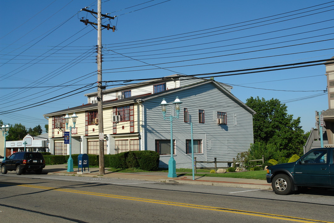 Perrysville Colonial House in Pittsburgh, PA - Building Photo