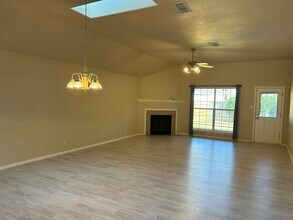 6911 Pinecrest Ave in Odessa, TX - Foto de edificio - Building Photo