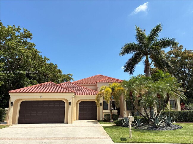 384 Coconut Cir in Weston, FL - Building Photo - Building Photo