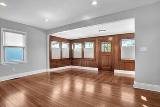 31 Riggs Pl in Locust Valley, NY - Building Photo - Building Photo