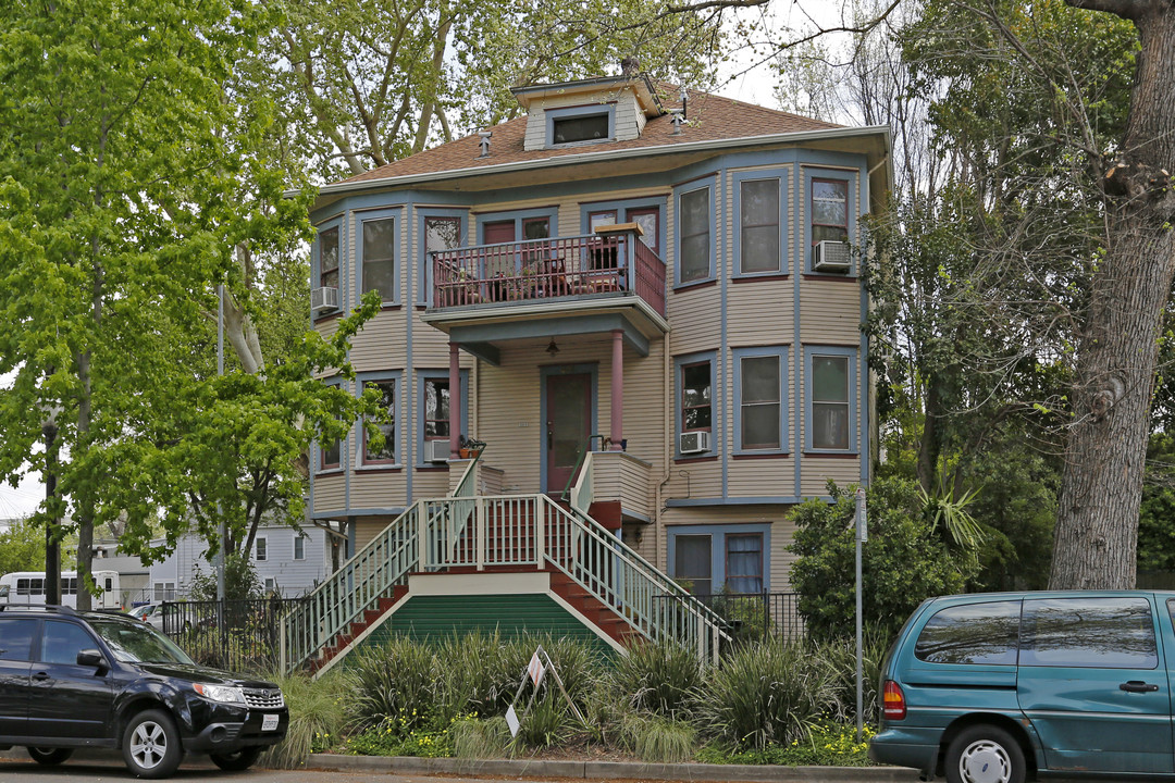 401 15th St in Sacramento, CA - Foto de edificio