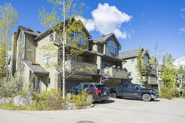 13 Aspen Glen Townhomes in Canmore, AB - Building Photo - Building Photo