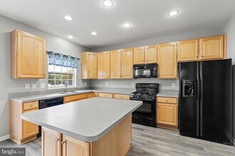 9343 Morning Walk Dr in Hagerstown, MD - Building Photo - Building Photo