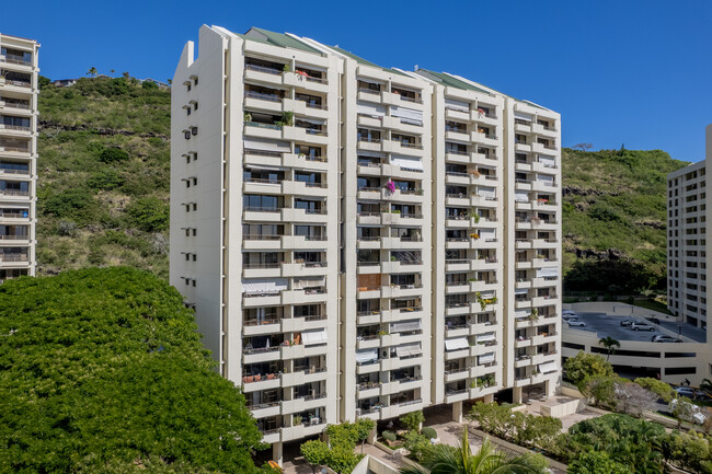 Naniwa Gardens in Honolulu, HI - Building Photo - Building Photo