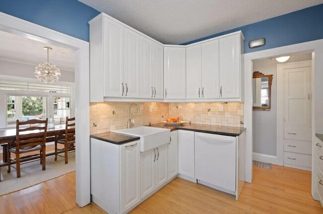 5000 Zenith Ave S in Minneapolis, MN - Building Photo - Building Photo