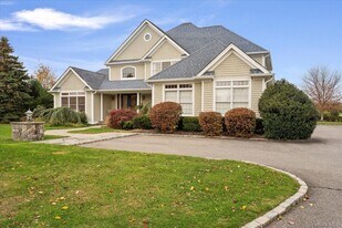 2995 Laurel Trail in Laurel, NY - Building Photo