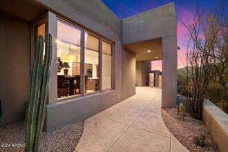 10015 E Graythorn Dr in Scottsdale, AZ - Building Photo - Building Photo