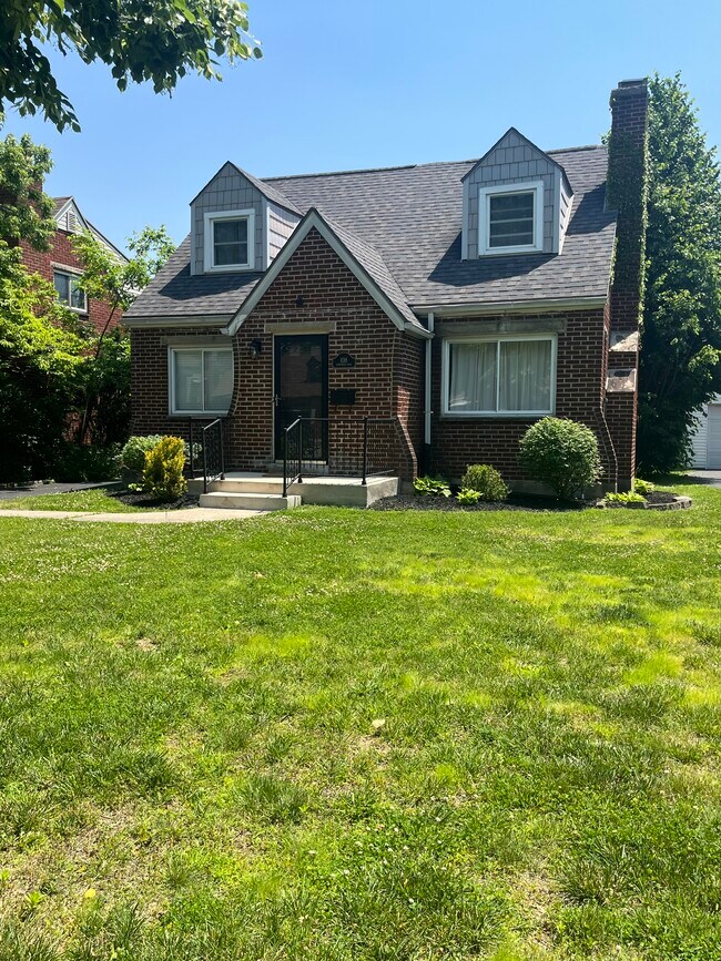 1016 Hampshire Rd in Dayton, OH - Building Photo - Building Photo