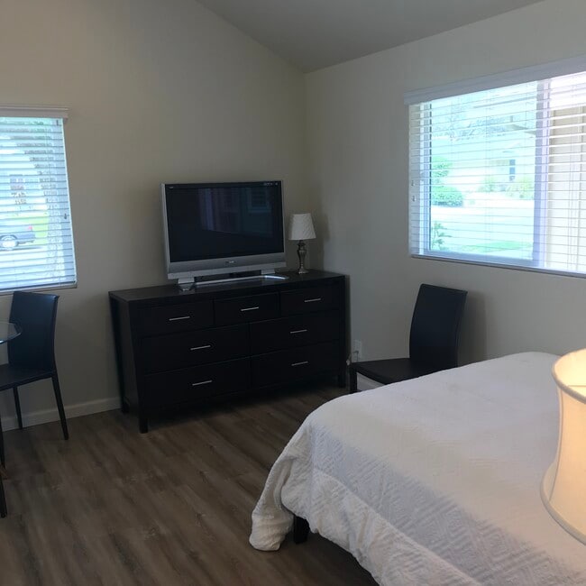5306 Lehigh St, Unit Studio