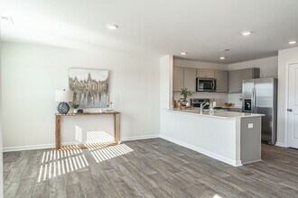 207 Maddox Dr in Aberdeen, NC - Foto de edificio - Building Photo