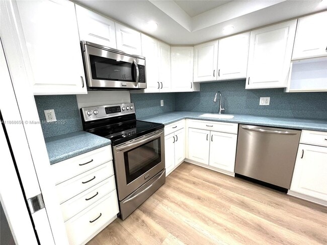 property at 4009 N Cypress Dr