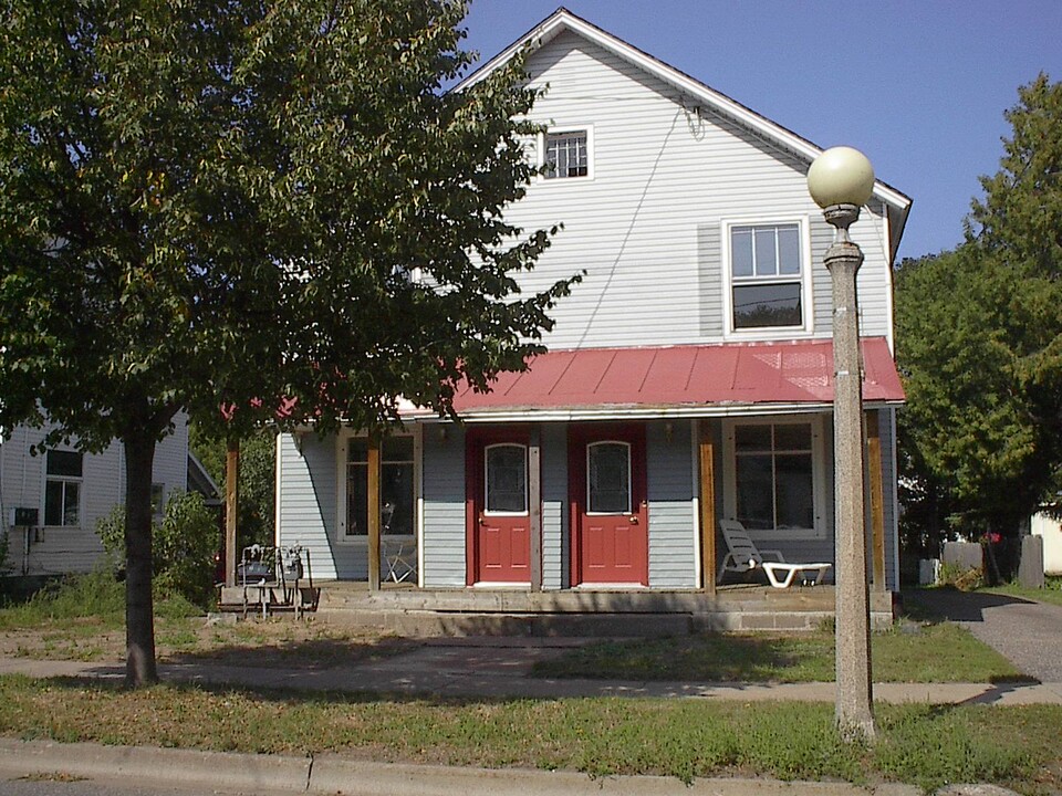 124 West Arch Street in Marquette, MI - Building Photo