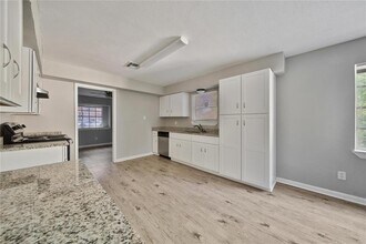 10071 Woodhollow Dr in Conroe, TX - Building Photo - Building Photo