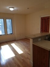 45 W Broadway, Unit 207 in Boston, MA - Foto de edificio - Building Photo