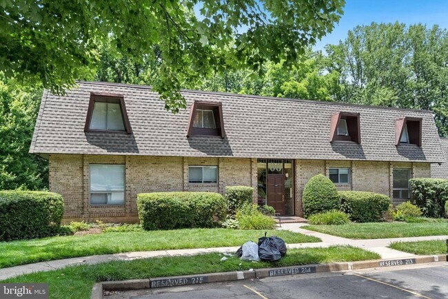 11606 Vantage Hill Rd-Unit -12B in Reston, VA - Building Photo - Building Photo