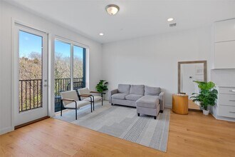 6020 Springdale Rd in Austin, TX - Building Photo - Building Photo