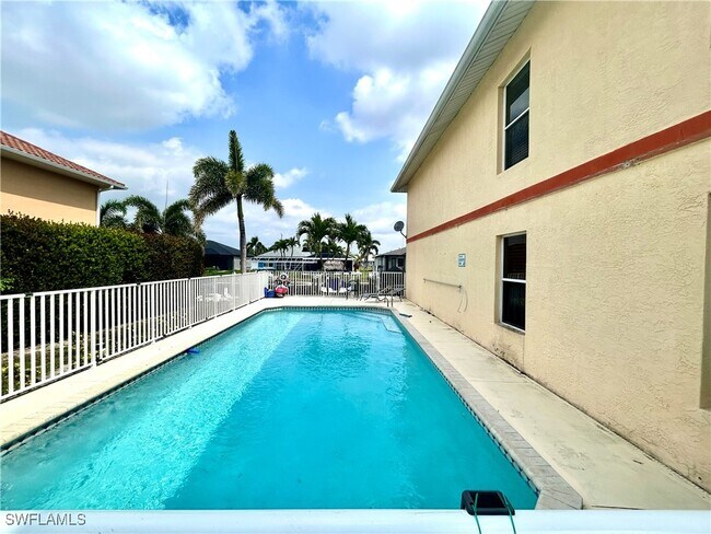 property at 909 SW 47th Terrace