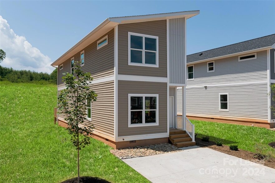 223 Cherrywood Wy, Unit #A in Asheville, NC - Building Photo