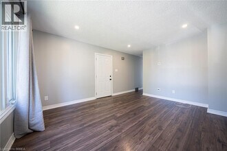 28 Southglen Rd in Brantford, ON - Building Photo - Building Photo