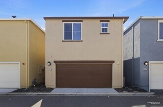 4049 Dover St in West Sacramento, CA - Building Photo - Building Photo