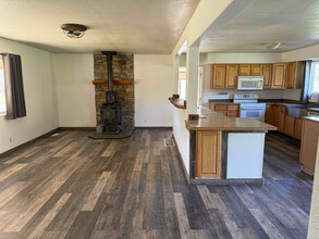 1767 E Silver Spur Rd in Athol, ID - Foto de edificio - Building Photo