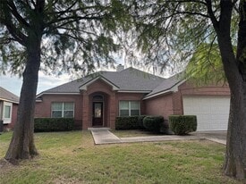 3918 Links Ln in Round Rock, TX - Building Photo
