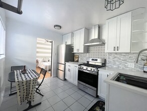 1262 N Kingsley Dr, Unit 6153 in Los Angeles, CA - Building Photo - Building Photo