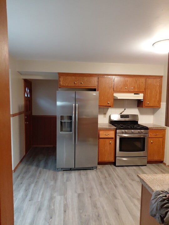 4321 N 99th St in Wauwatosa, WI - Foto de edificio