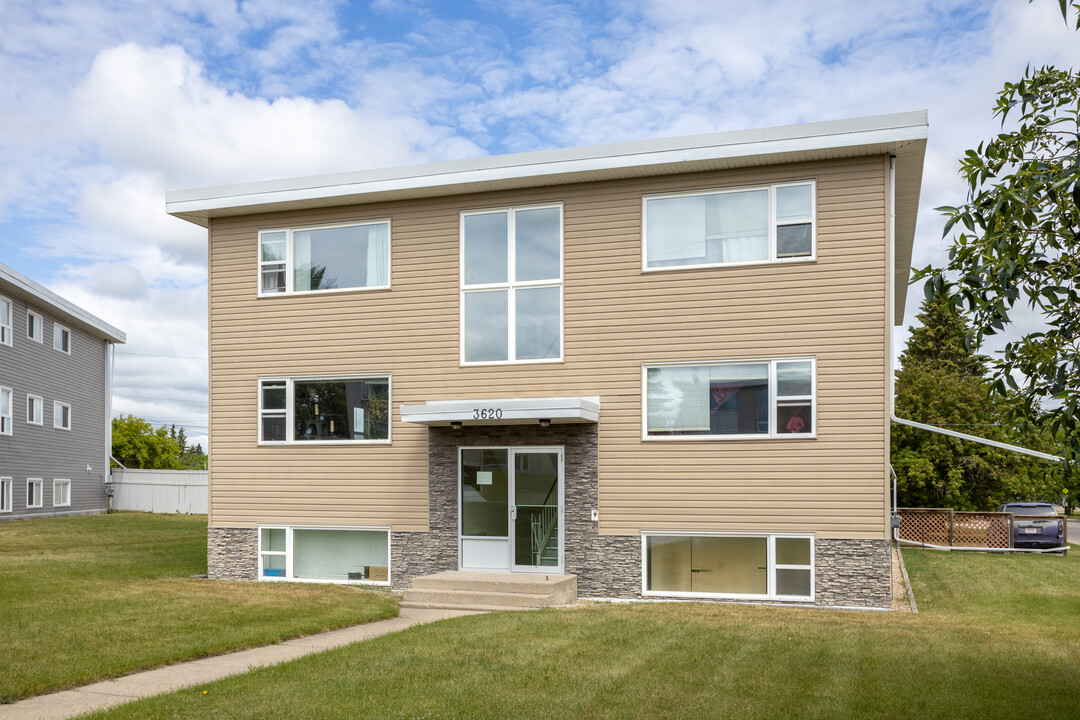 3620 57 Av in Red Deer, AB - Building Photo