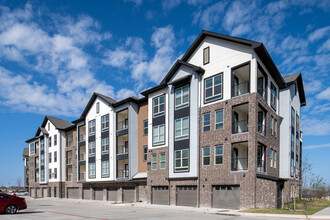 Tacara Weiss Ranch in Pflugerville, TX - Foto de edificio - Building Photo