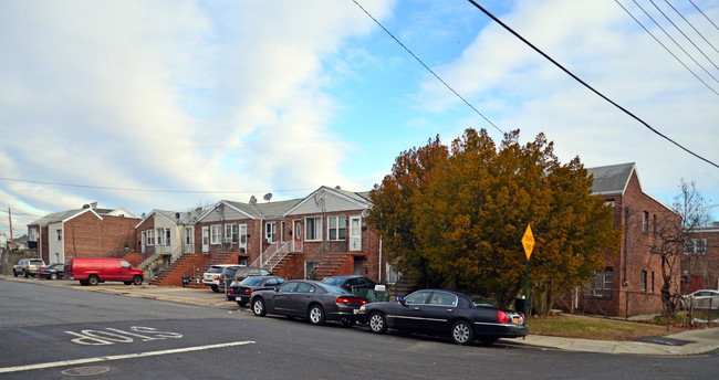 15-14 Beach 12th St in Far Rockaway, NY - Building Photo - Building Photo