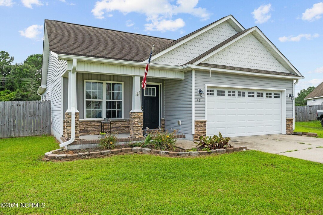 121 Grist Mill Dr in Havelock, NC - Building Photo