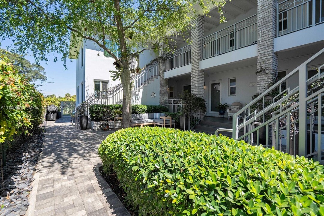 117 S Shore Dr in Miami Beach, FL - Building Photo