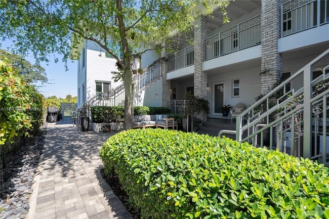 property at 117 S Shore Dr