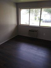 2254 1st St-Unit -Unit 2 in Wyandotte, MI - Building Photo - Building Photo