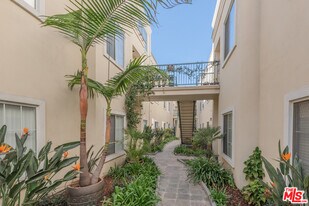 4343 Ventura Canyon Ave, Unit 103 in Los Angeles, CA - Building Photo