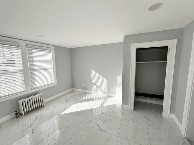 19 Parkview Ter, Unit 2nd unit in Clifton, NJ - Building Photo - Building Photo