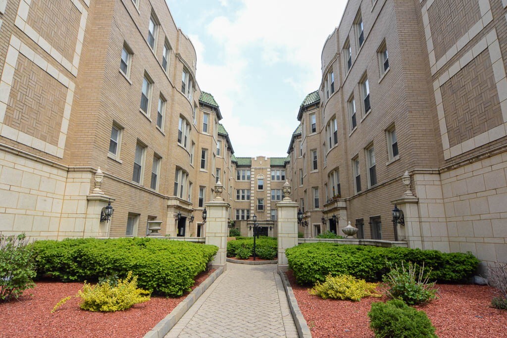 4230 N Paulina in Chicago, IL - Building Photo