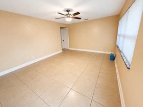740 Aspen Rd in West Palm Beach, FL - Building Photo - Building Photo