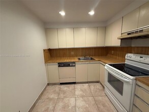 2500 Parkview Dr, Unit 1909 in Hallandale Beach, FL - Building Photo - Building Photo