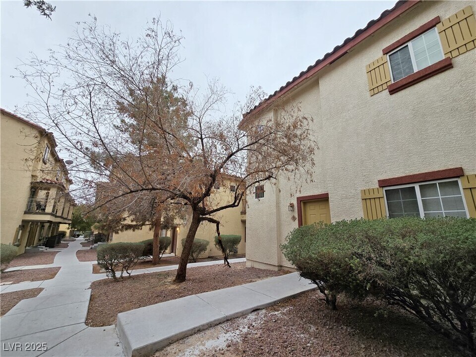 5950 Barbosa Dr in North Las Vegas, NV - Building Photo
