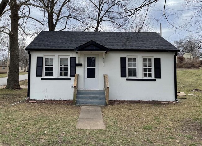 property at 620 E 14th St