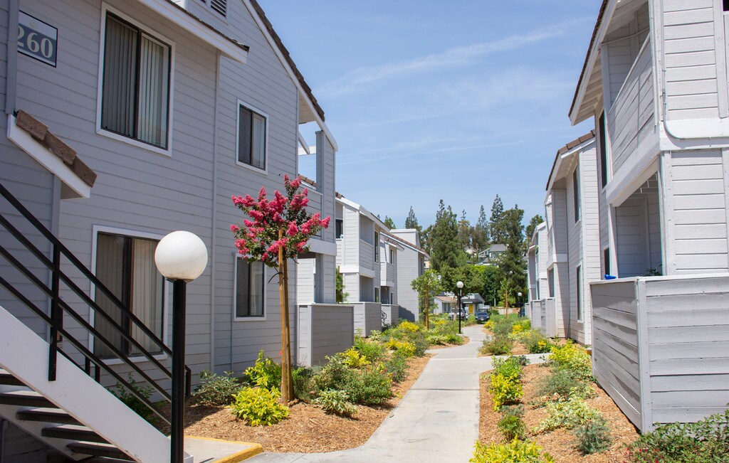 Highland Orchard Apartments in Placentia, CA