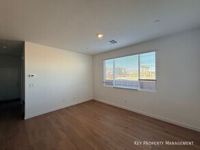 1512 Maya Xing Ave in Henderson, NV - Foto de edificio - Building Photo